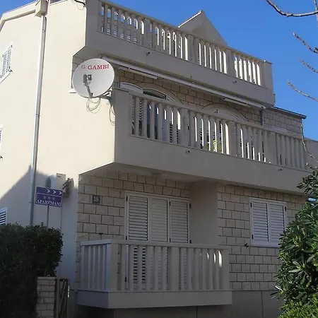 Apartment Pralija *