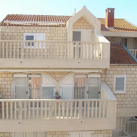 Apartment Pralija