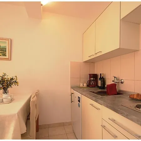 Apartment Pralija