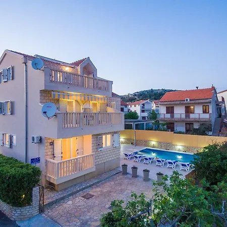 Apartment Pralija