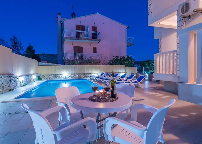 Pralija Διαμέρισμα Zaboric